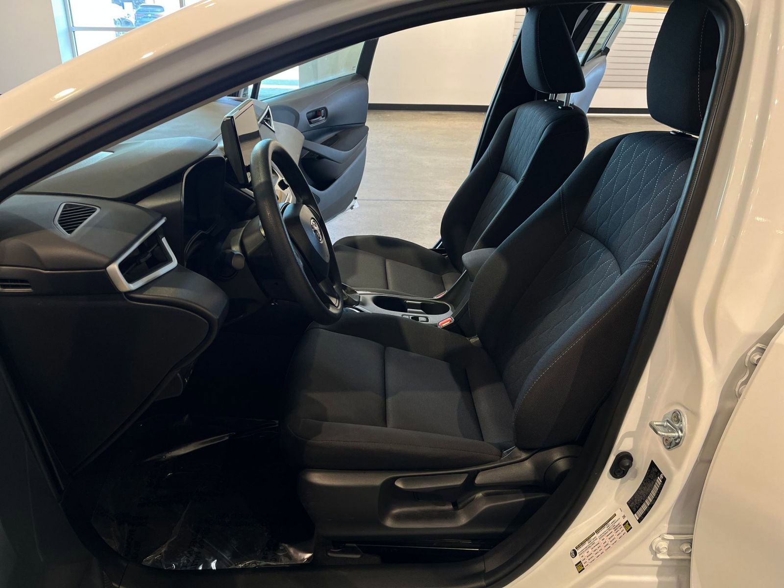 Used 2025 Toyota Corolla LE image 27