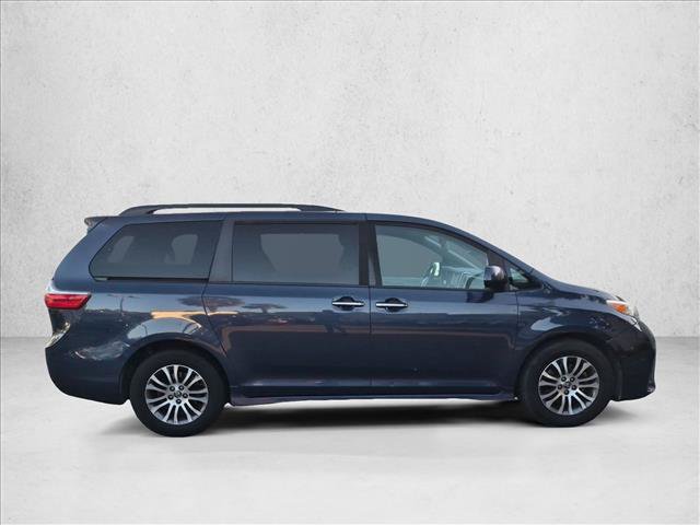 Used 2019 Toyota Sienna XLE w/ XLE Navigation Package FWD image 4