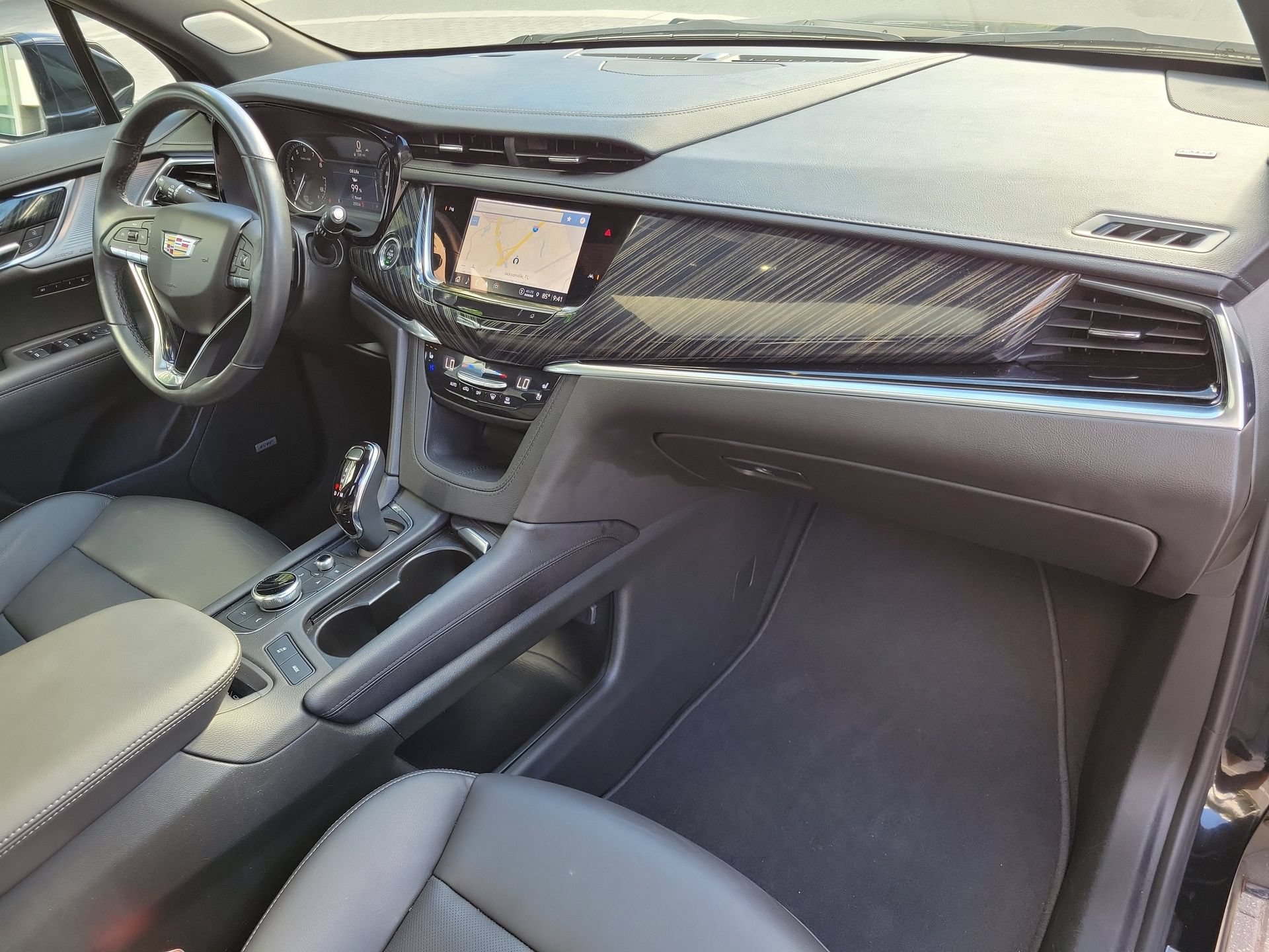 Used 2024 Cadillac XT6 Premium Luxury FWD image 3