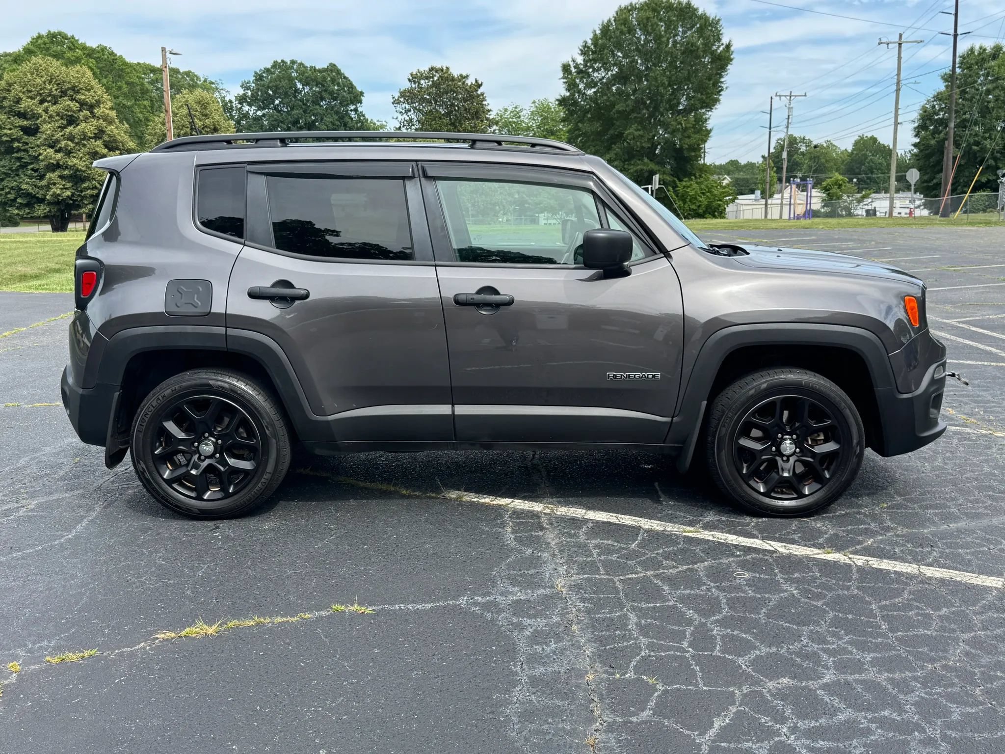 Used 2018 Jeep Renegade Latitude w/ Cold Weather Group AWD/4WD image 11