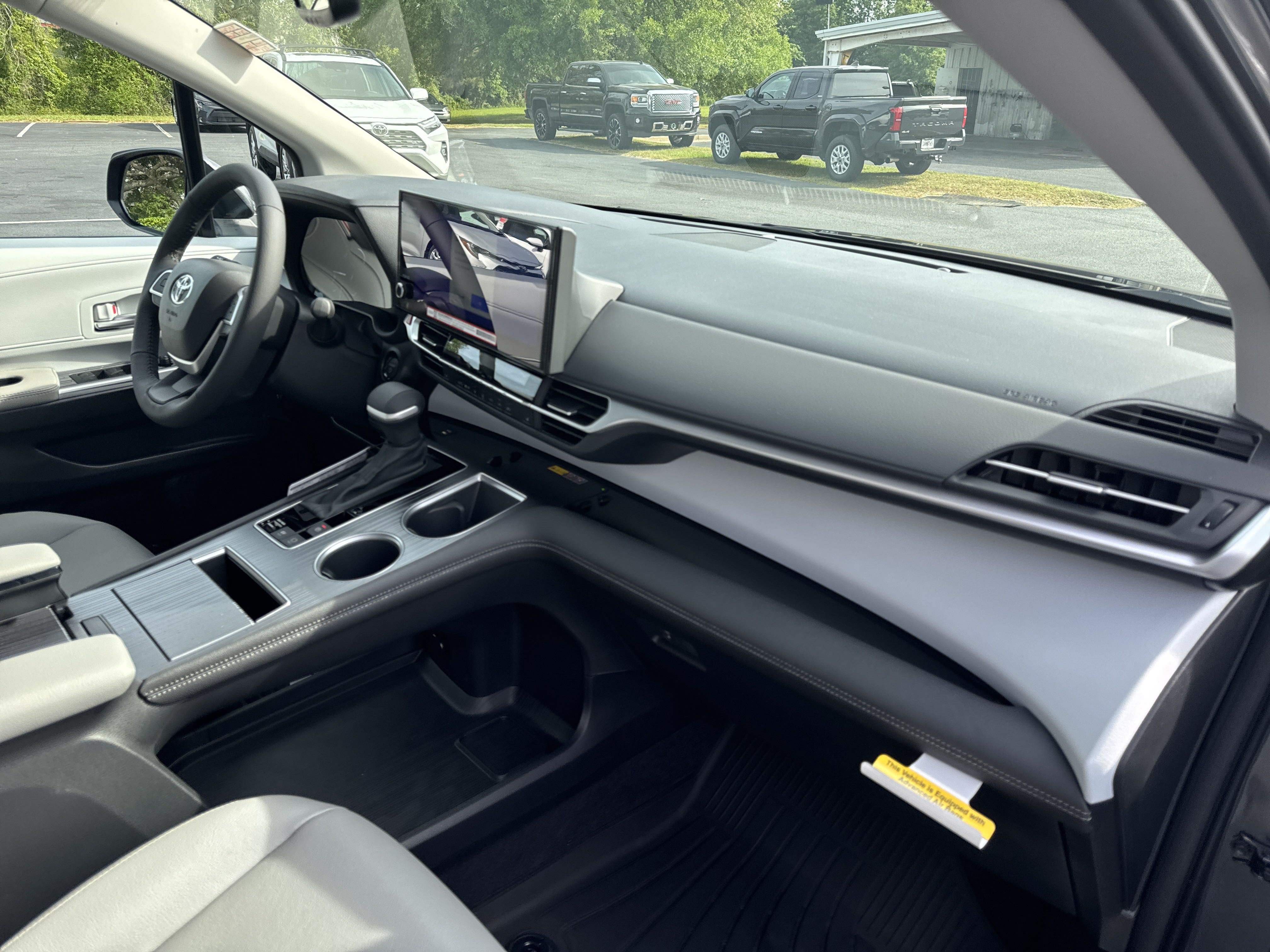 New 2025 Toyota Sienna XLE FWD image 37
