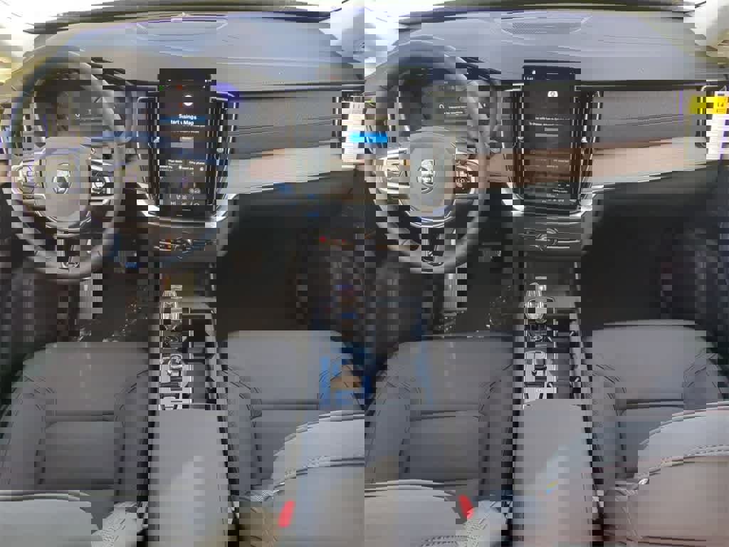 New 2026 Volvo XC90 B6 Plus w/ Protection Package Premier image 14