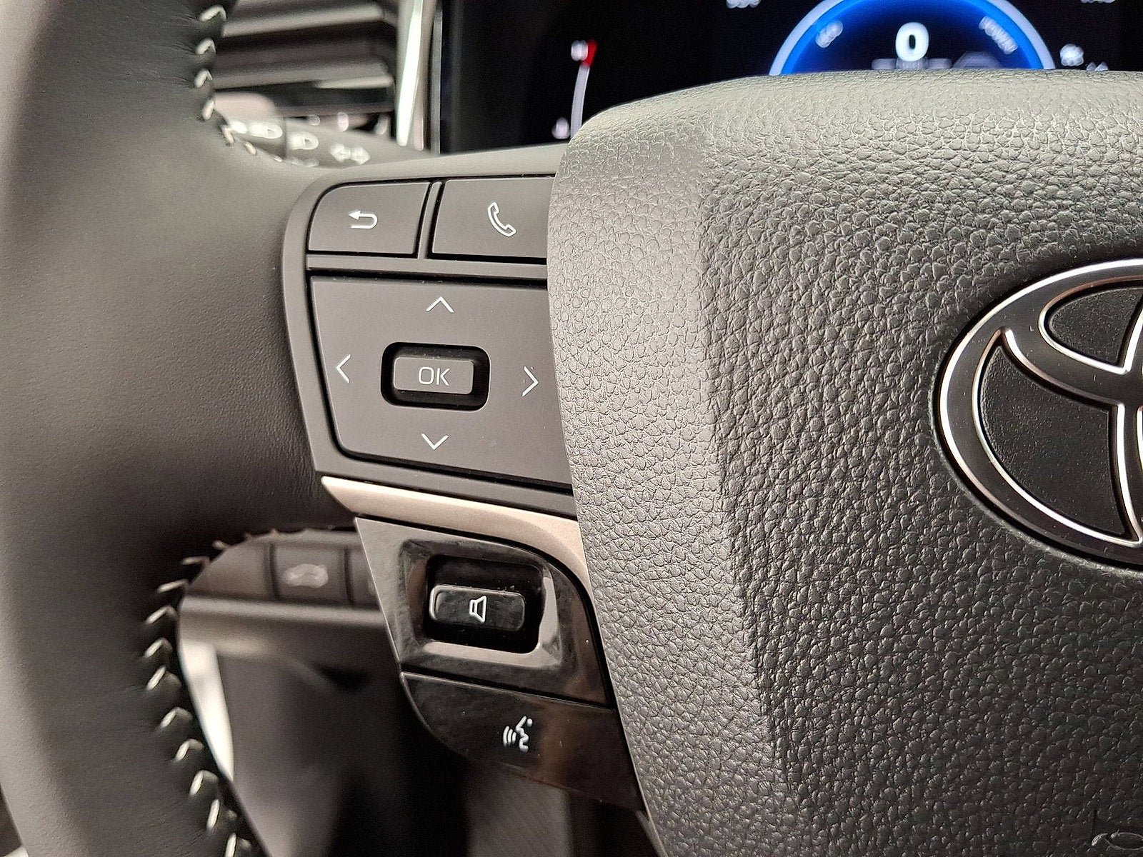 Used 2026 Toyota Camry SE w/ Convenience Package FWD image 9
