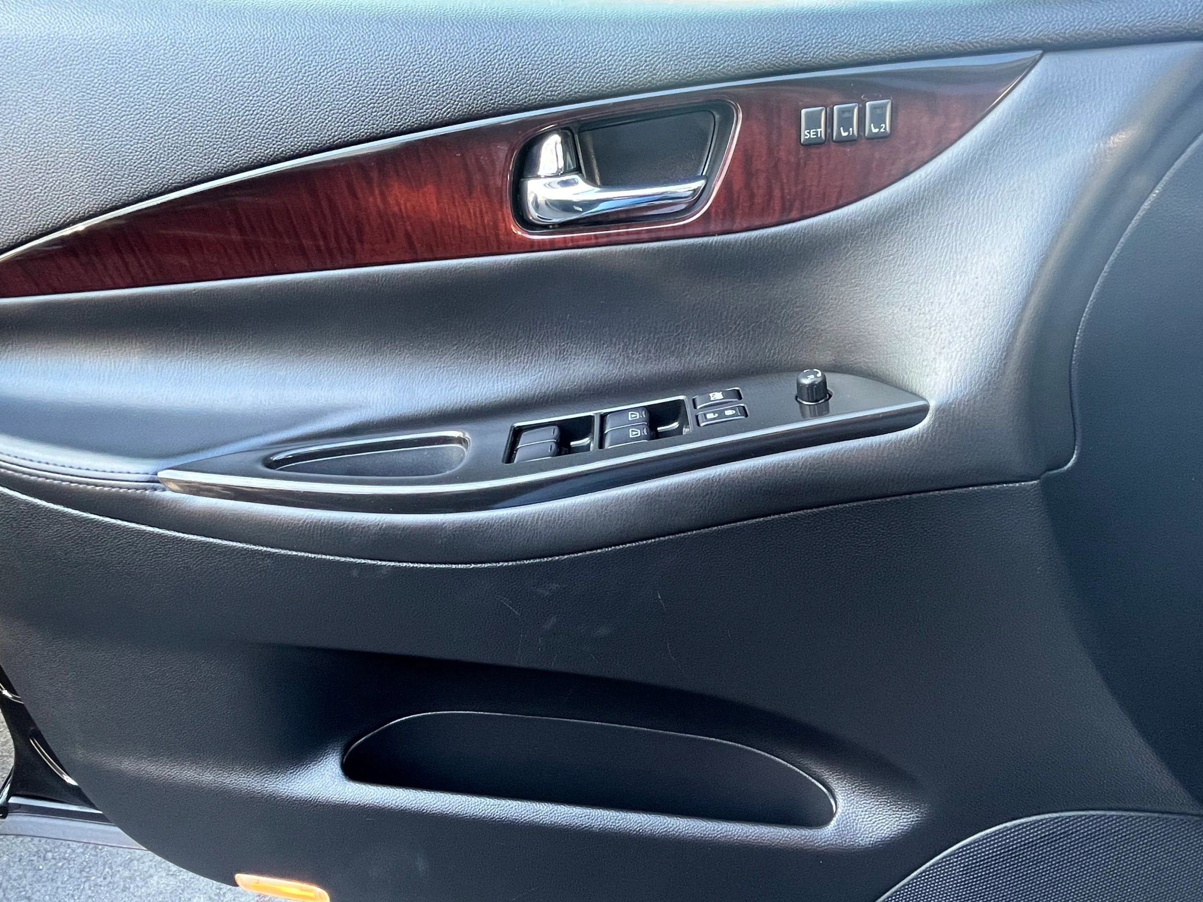 Used 2016 INFINITI QX50 Sport Utility 4D w/ Premium Plus Package image 23