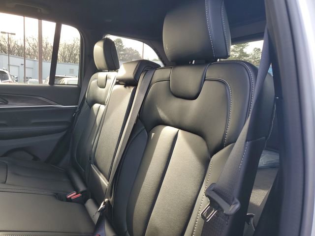 New 2025 Jeep Grand Cherokee Limited w/ Black Appearance Package image 15