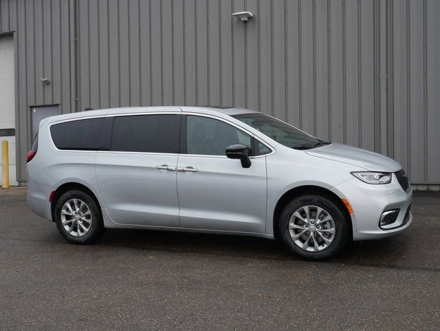 New 2026 Chrysler Pacifica Limited w/ Uconnect Theater Family Group AWD/4WD image 9