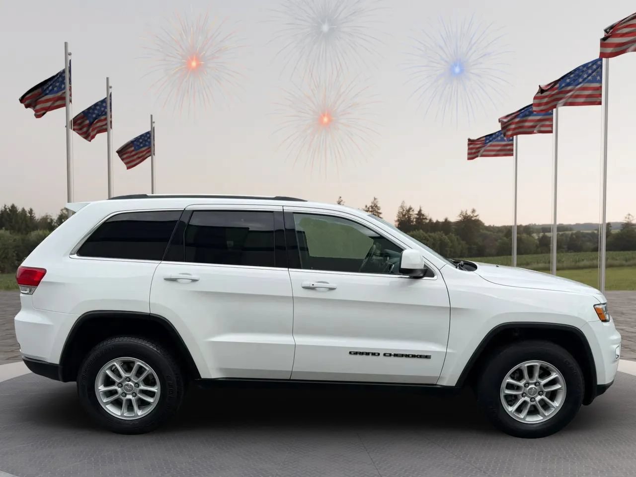 Used 2018 Jeep Grand Cherokee Laredo AWD/4WD image 8