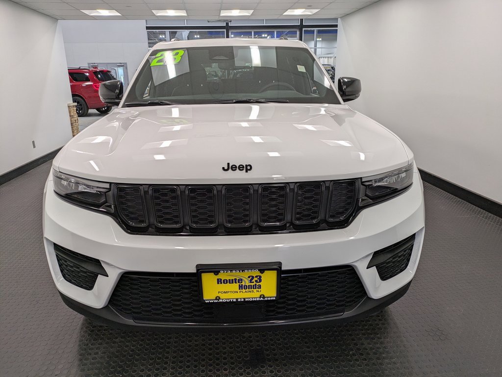 Used 2023 Jeep Grand Cherokee Altitude image 2