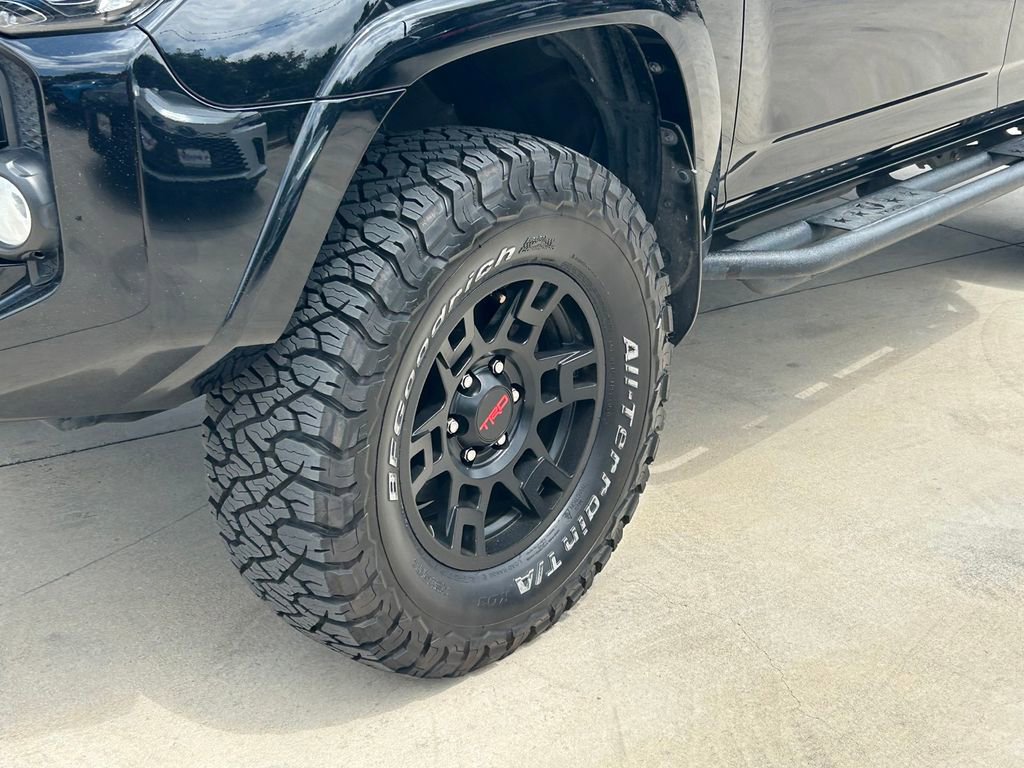Used 2019 Toyota 4Runner TRD Off-Road Premium AWD/4WD image 9