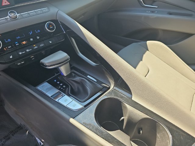 Used 2024 Hyundai Elantra SEL w/ Convenience Package FWD image 27
