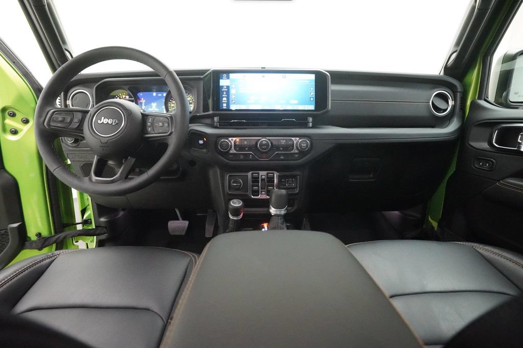 Used 2025 Jeep Gladiator Sport AWD/4WD image 5