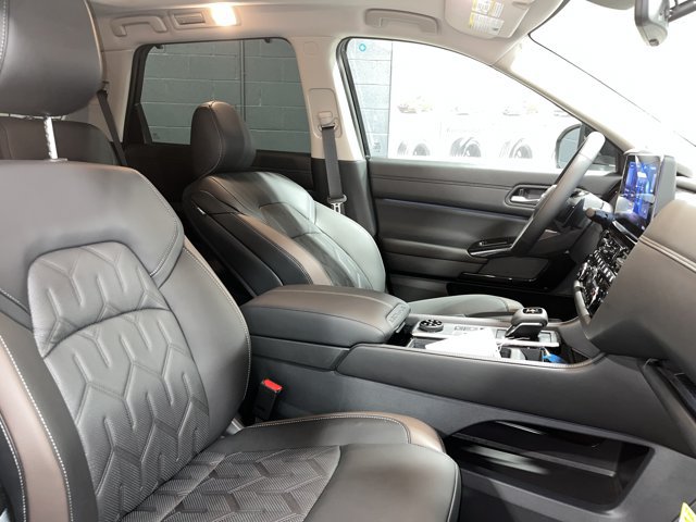New 2026 Nissan Pathfinder Platinum w/ Cargo Package AWD/4WD image 18
