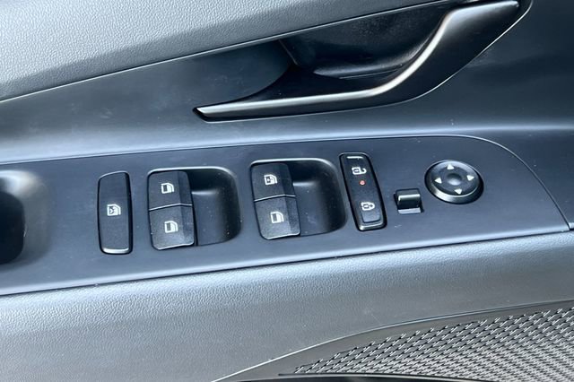 Used 2025 Hyundai Elantra SEL FWD image 12