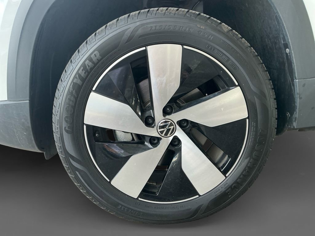 Certified 2025 Volkswagen Taos S image 14