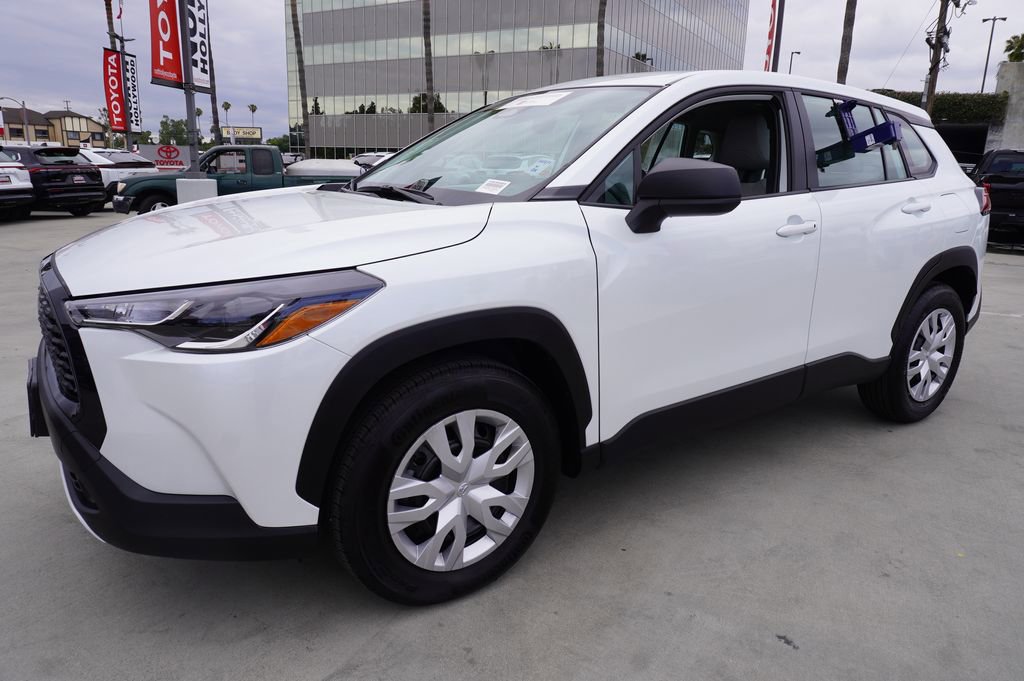 Certified 2025 Toyota Corolla Cross L FWD image 4