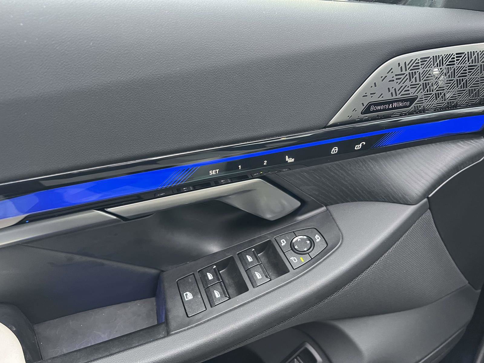 Used 2024 BMW 540i xDrive w/ Premium Package image 16