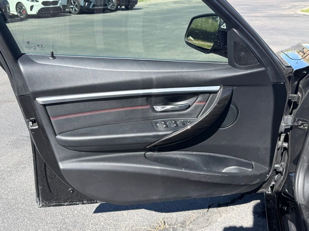 Used 2018 BMW 330i xDrive Sedan AWD/4WD image 9