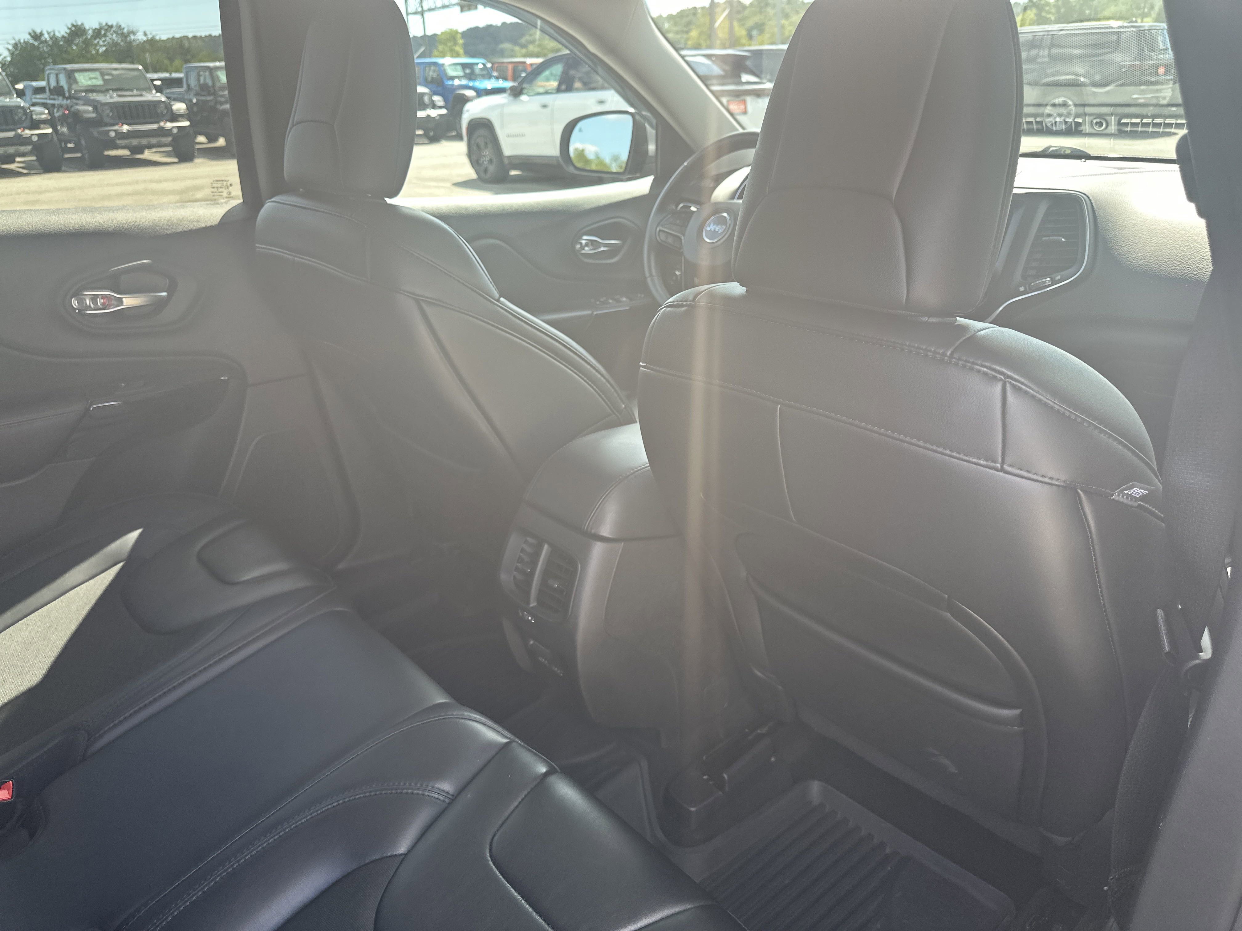 Used 2019 Jeep Cherokee Latitude Plus image 24