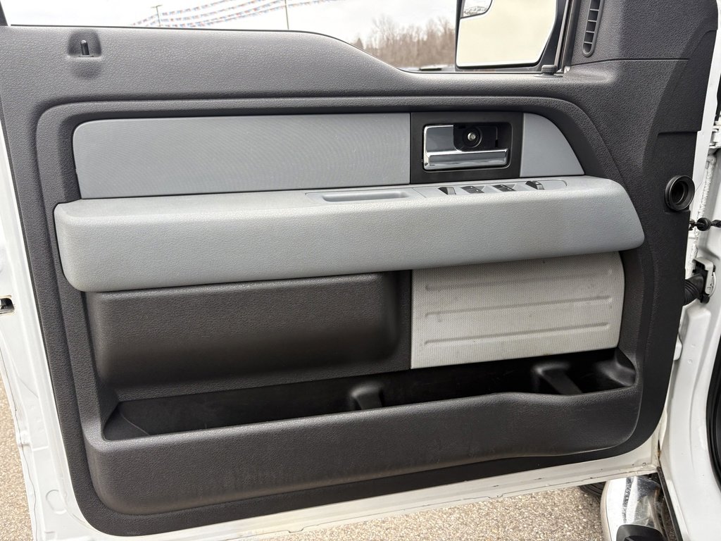 Used 2012 Ford F150 XLT w/ XLT Chrome Pkg image 32