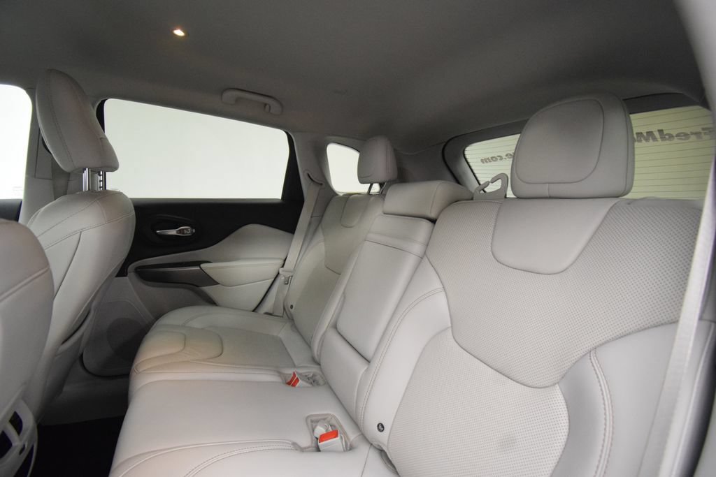 Used 2019 Jeep Cherokee Limited AWD/4WD image 20