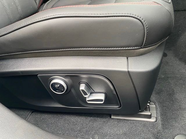 Used 2024 Maserati Levante GT Ultima image 38