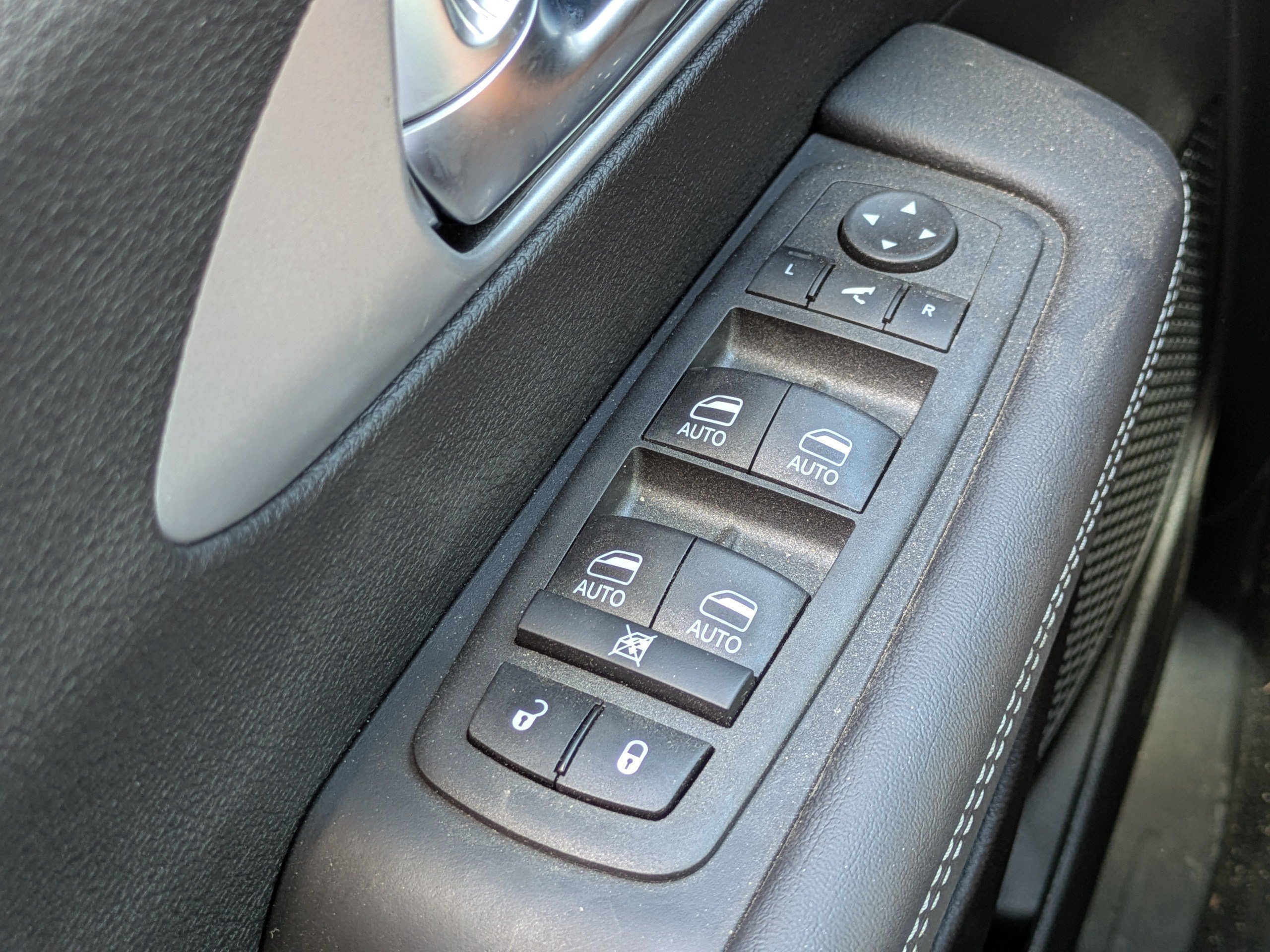 Used 2025 Chrysler Pacifica Limited FWD image 20