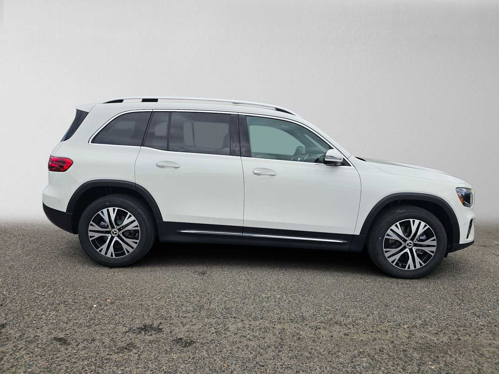 New 2026 Mercedes-Benz GLB 250 image 2