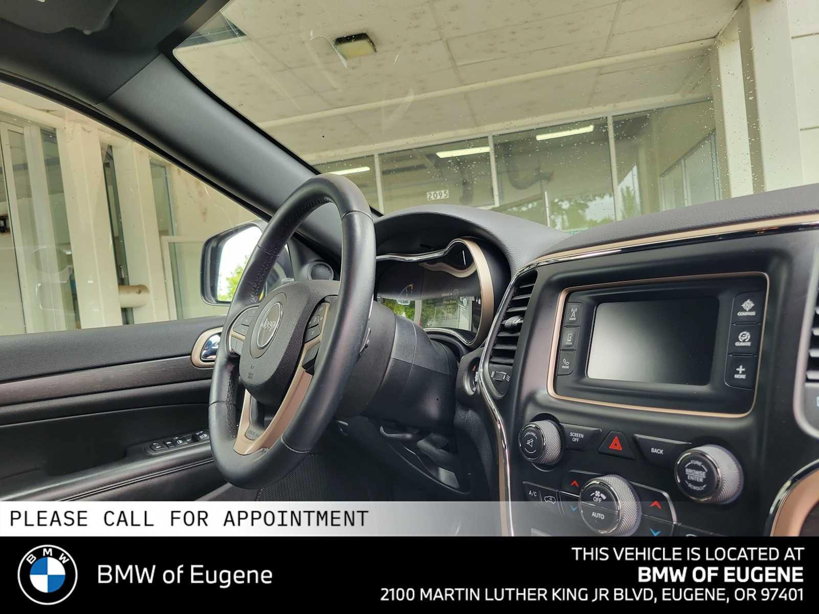 Used 2017 Jeep Grand Cherokee Laredo AWD/4WD image 12