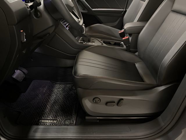 Used 2022 Volkswagen Tiguan SE FWD image 59