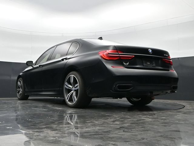 Used 2018 BMW 750i w/ Executive Package RWD image 39