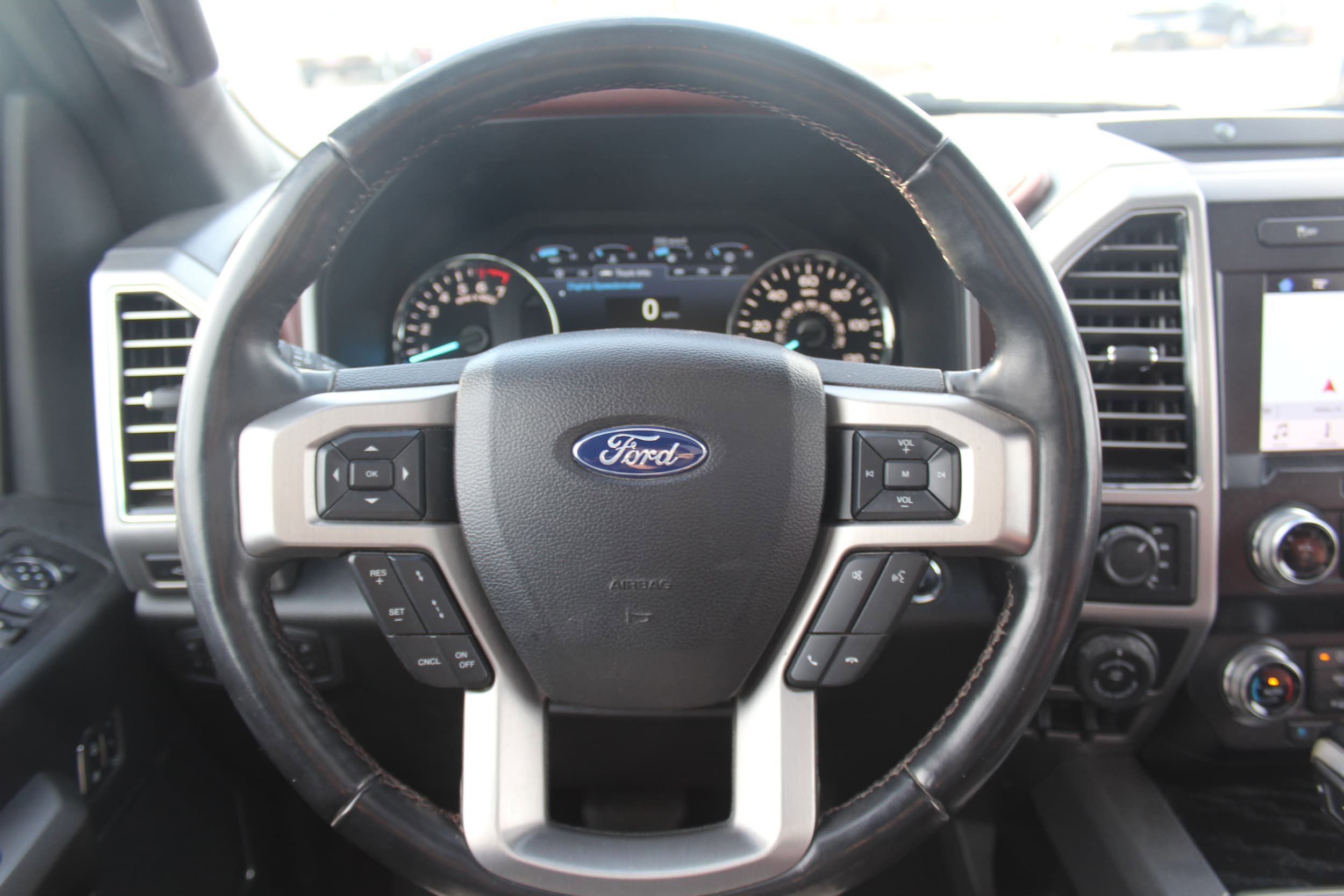 Used 2019 Ford F150 Platinum w/ Equipment Group 701A Luxury AWD/4WD image 9