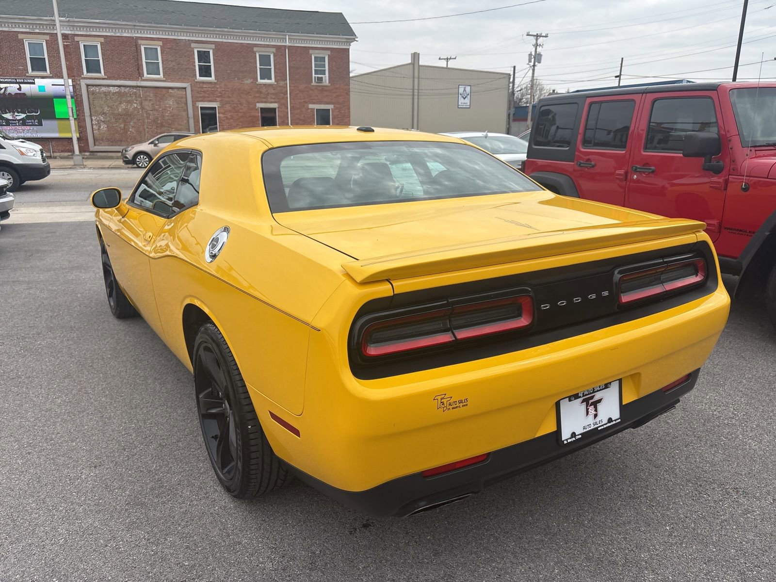 Used 2017 Dodge Challenger R/T image 3