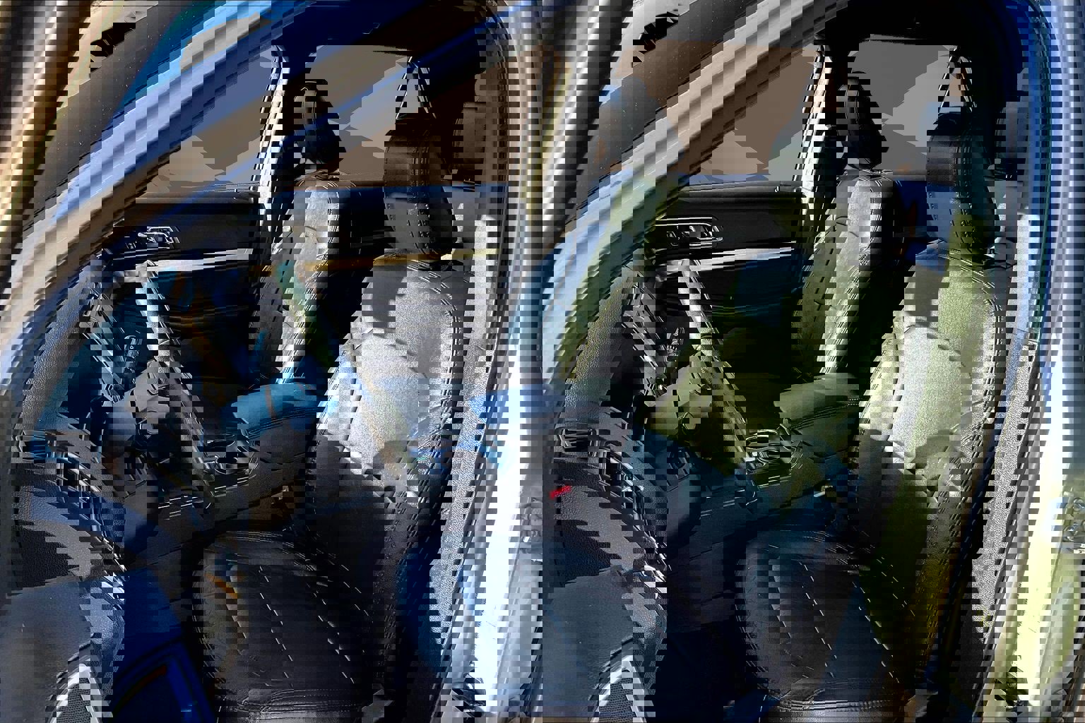 Used 2018 Ford Explorer XLT w/ Equipment Group 202A image 24