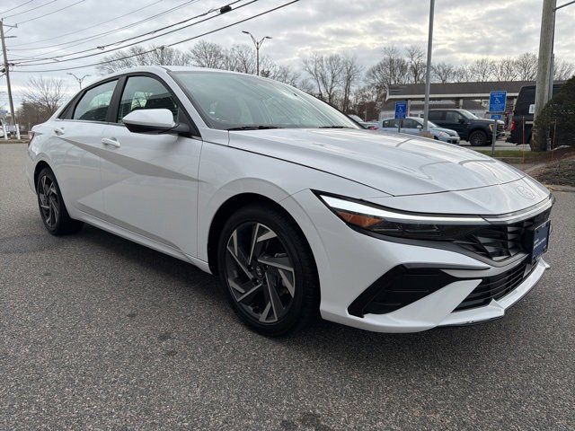 Certified 2024 Hyundai Elantra SEL w/ Convenience Package image 3