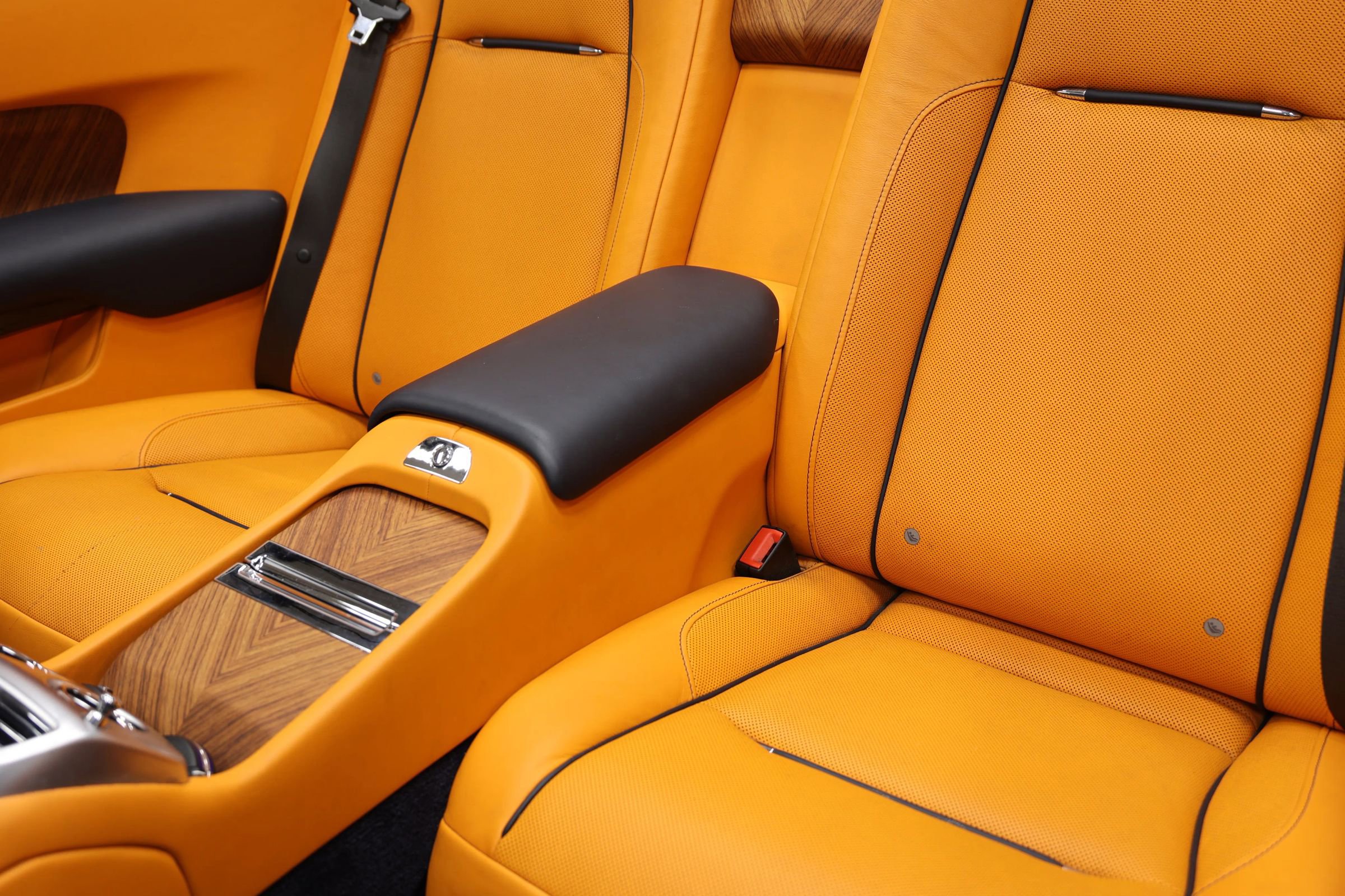 Used 2016 Rolls-Royce Dawn image 51