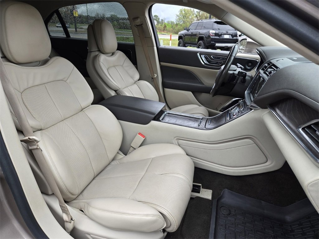 Used 2019 Lincoln Continental Reserve image 25