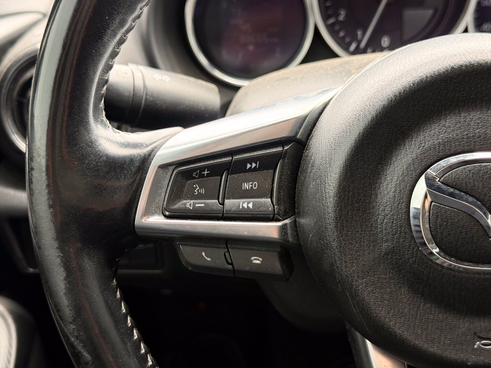 Used 2020 MAZDA MX-5 Miata Sport RWD image 32