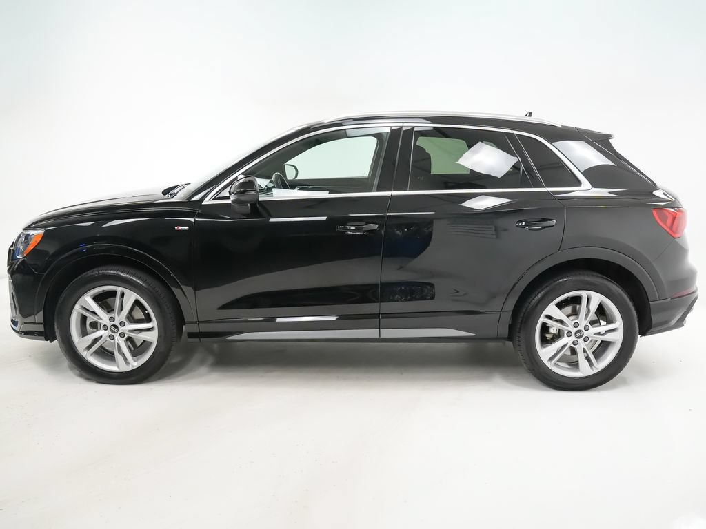 Used 2022 Audi Q3 2.0T Premium w/ Convenience Package AWD/4WD image 2
