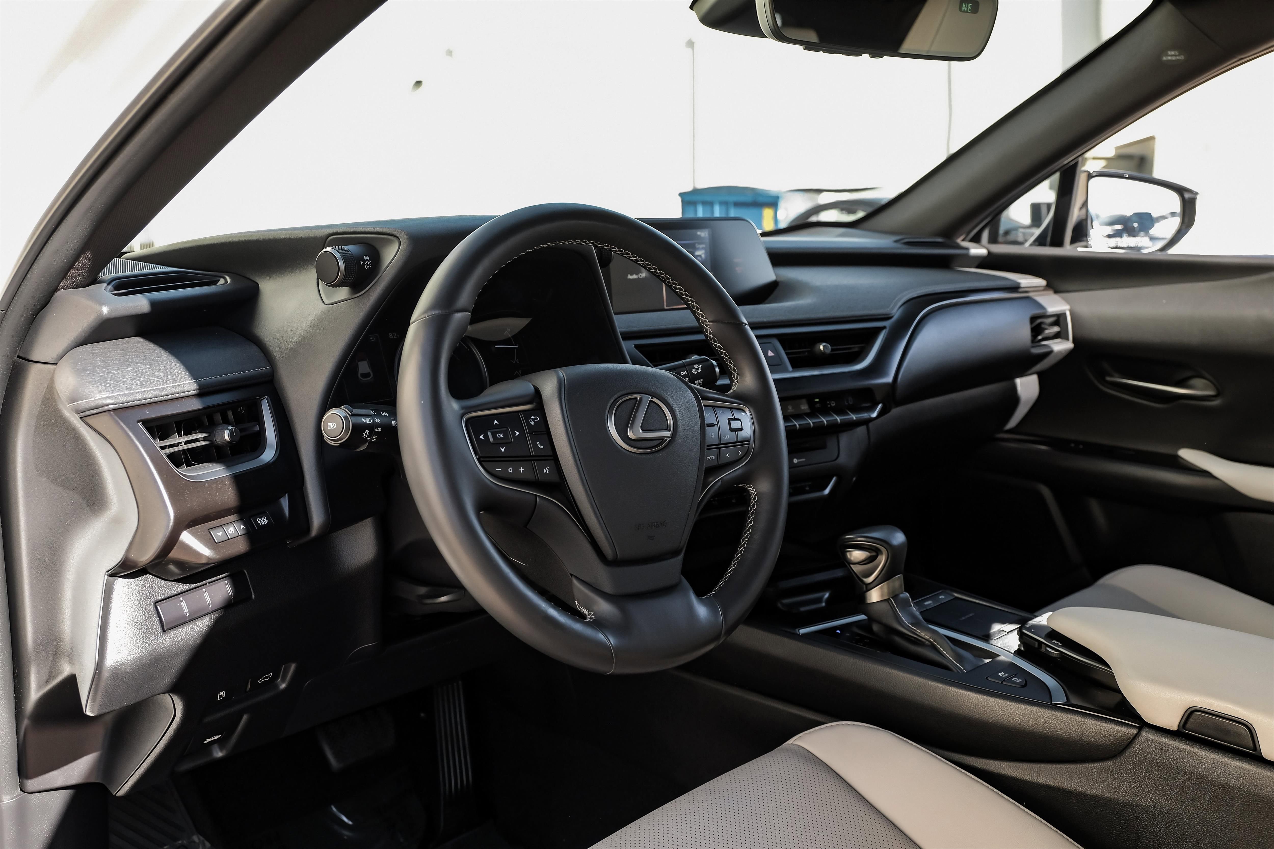 Used 2021 Lexus UX 250h w/ Premium Package image 2