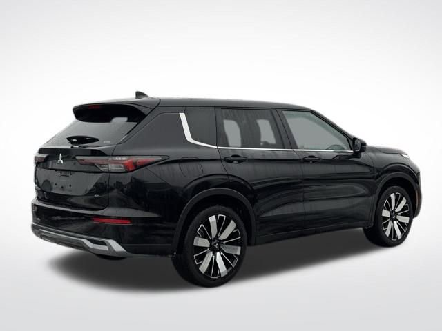 Used 2025 Mitsubishi Outlander SE image 5