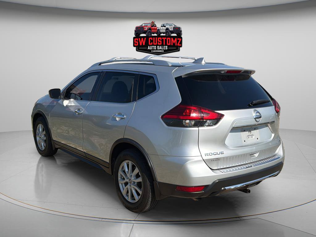 Used 2017 Nissan Rogue SV FWD image 5
