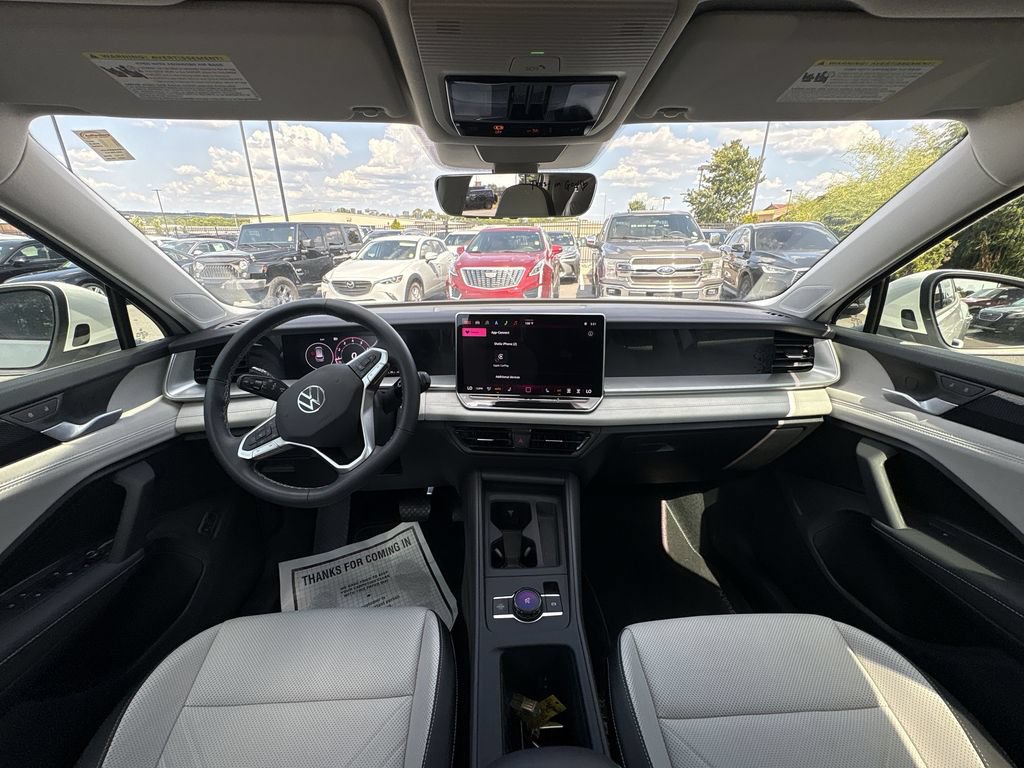 Used 2025 Volkswagen Tiguan SE AWD/4WD image 10