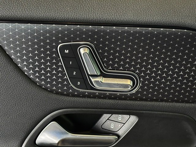 Certified 2025 Mercedes-Benz GLA 250 image 28