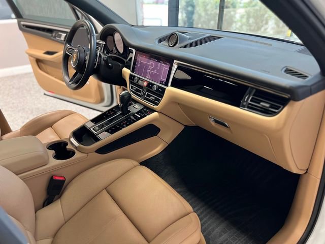 Used 2023 Porsche Macan Base image 28
