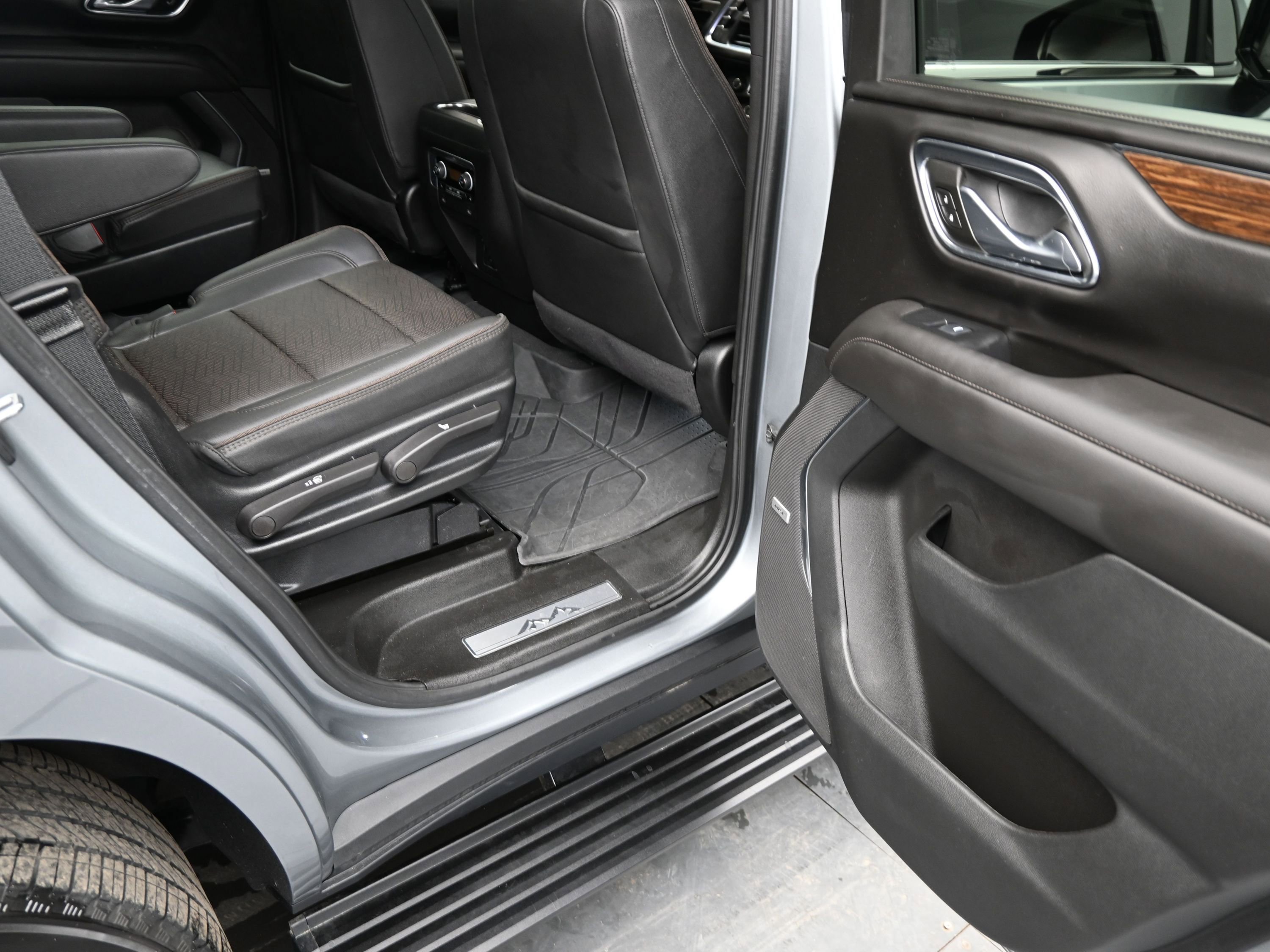 Certified 2024 Chevrolet Tahoe High Country w/ Premium Package image 26