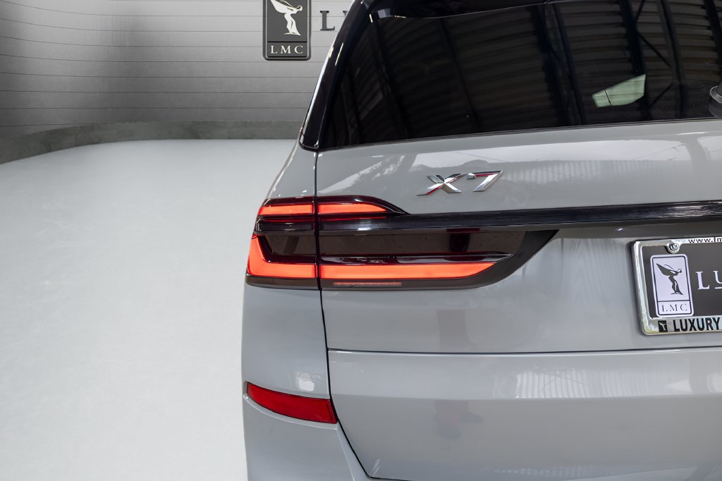 Used 2024 BMW X7 xDrive40i w/ M Sport Package AWD/4WD image 15