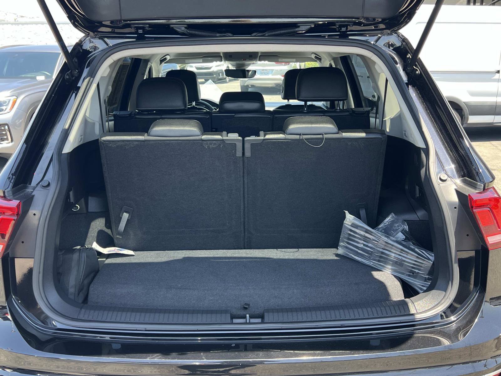 Certified 2022 Volkswagen Tiguan SE FWD image 23