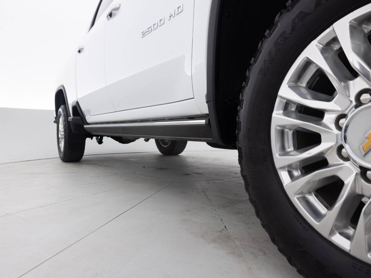 Used 2023 Chevrolet Silverado 2500 High Country w/ Z71 Off-Road Package AWD/4WD image 23