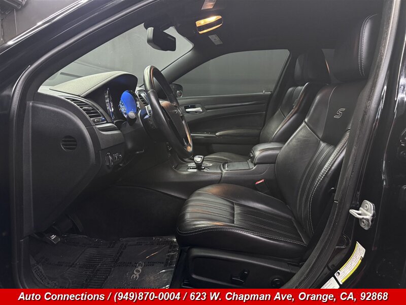 Used 2014 Chrysler 300 S RWD image 5