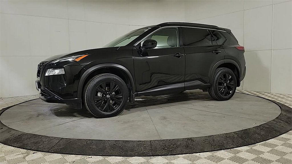 Used 2023 Nissan Rogue SV w/ SV Premium B Package image 3